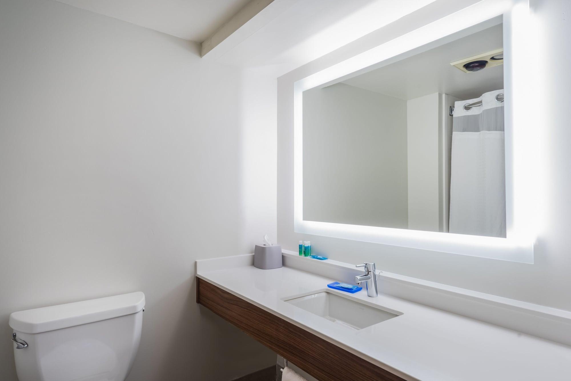 Holiday Inn Express Hotel & Suites Louisville East By Ihg Екстериор снимка