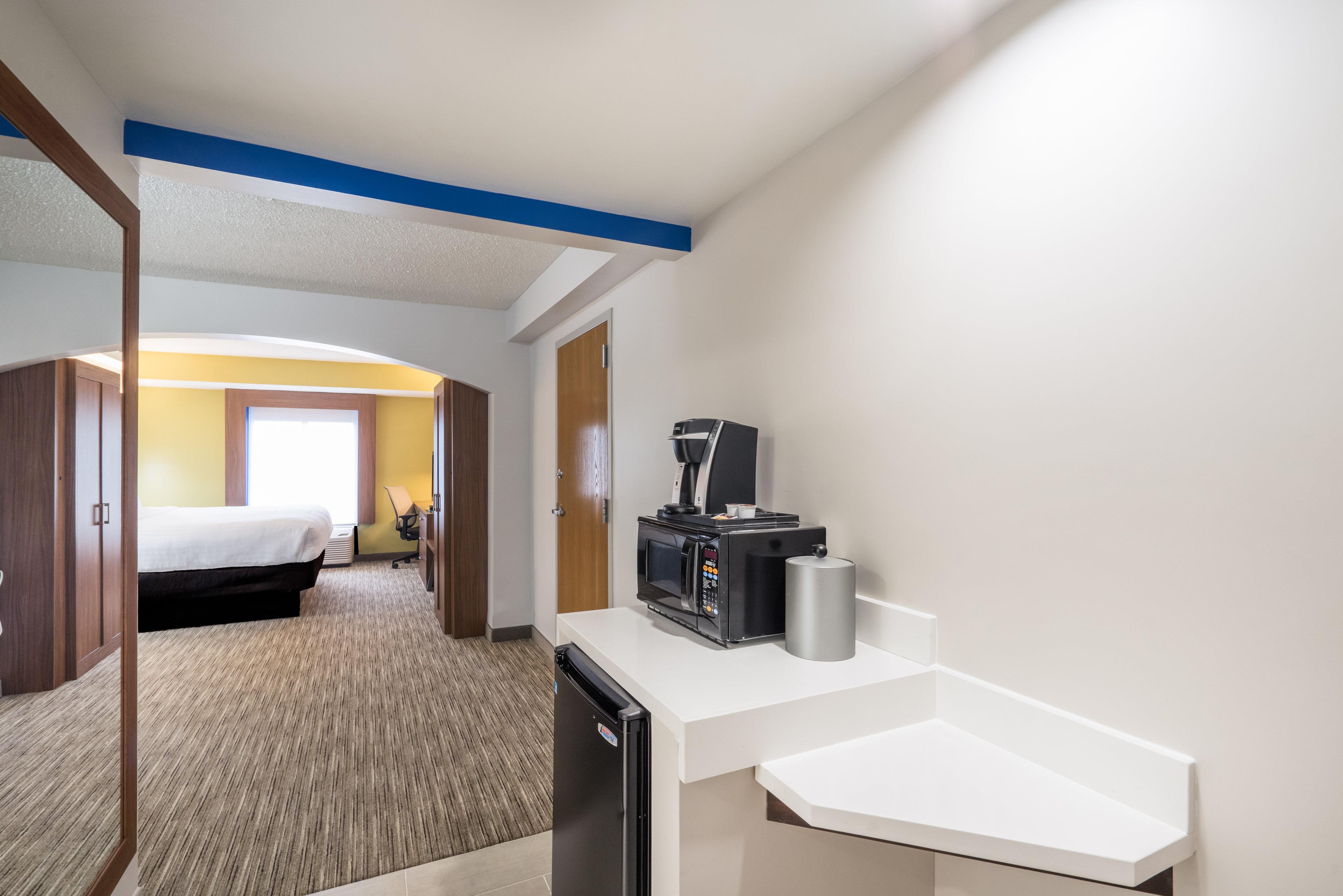 Holiday Inn Express Hotel & Suites Louisville East By Ihg Екстериор снимка