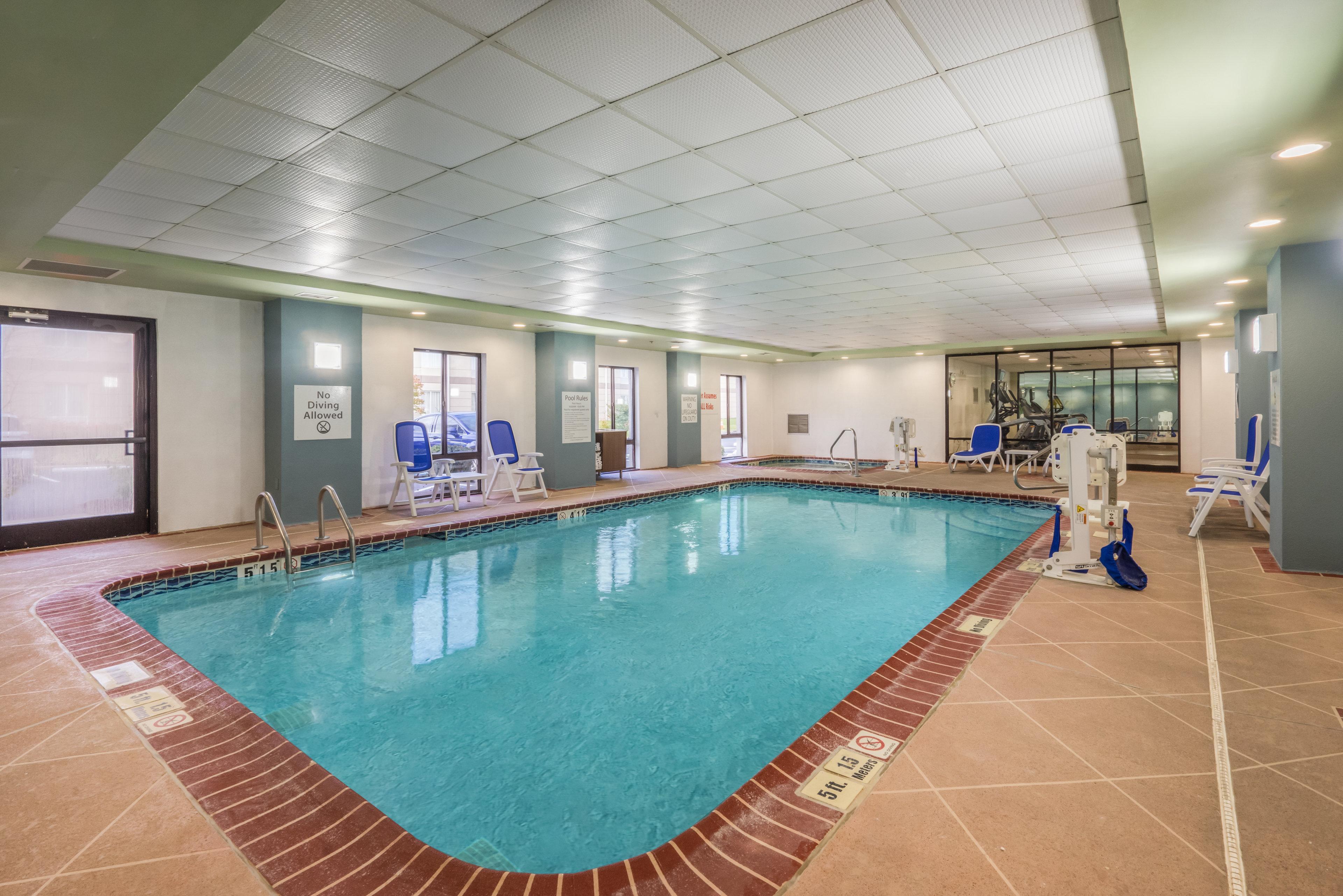 Holiday Inn Express Hotel & Suites Louisville East By Ihg Екстериор снимка