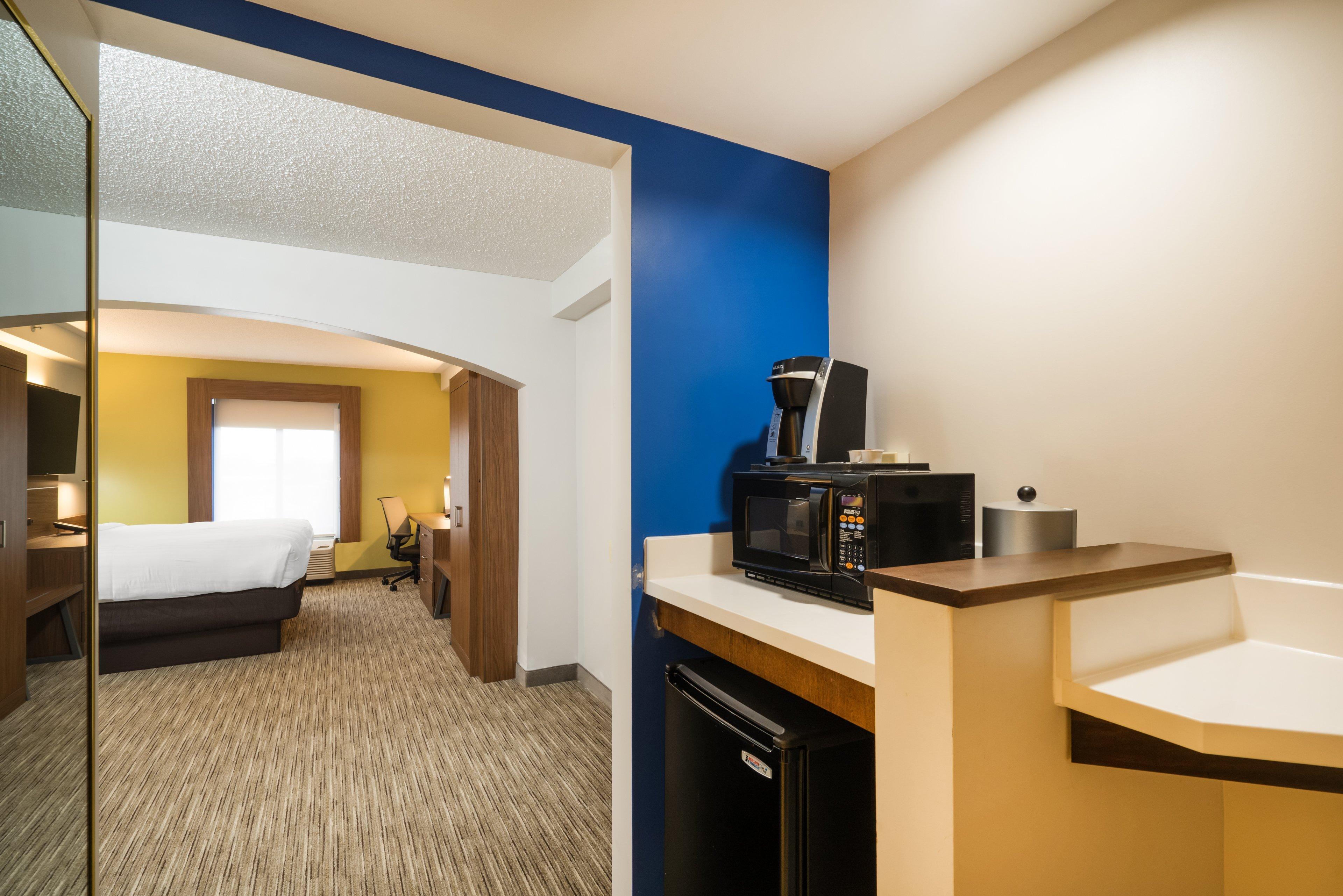 Holiday Inn Express Hotel & Suites Louisville East By Ihg Екстериор снимка
