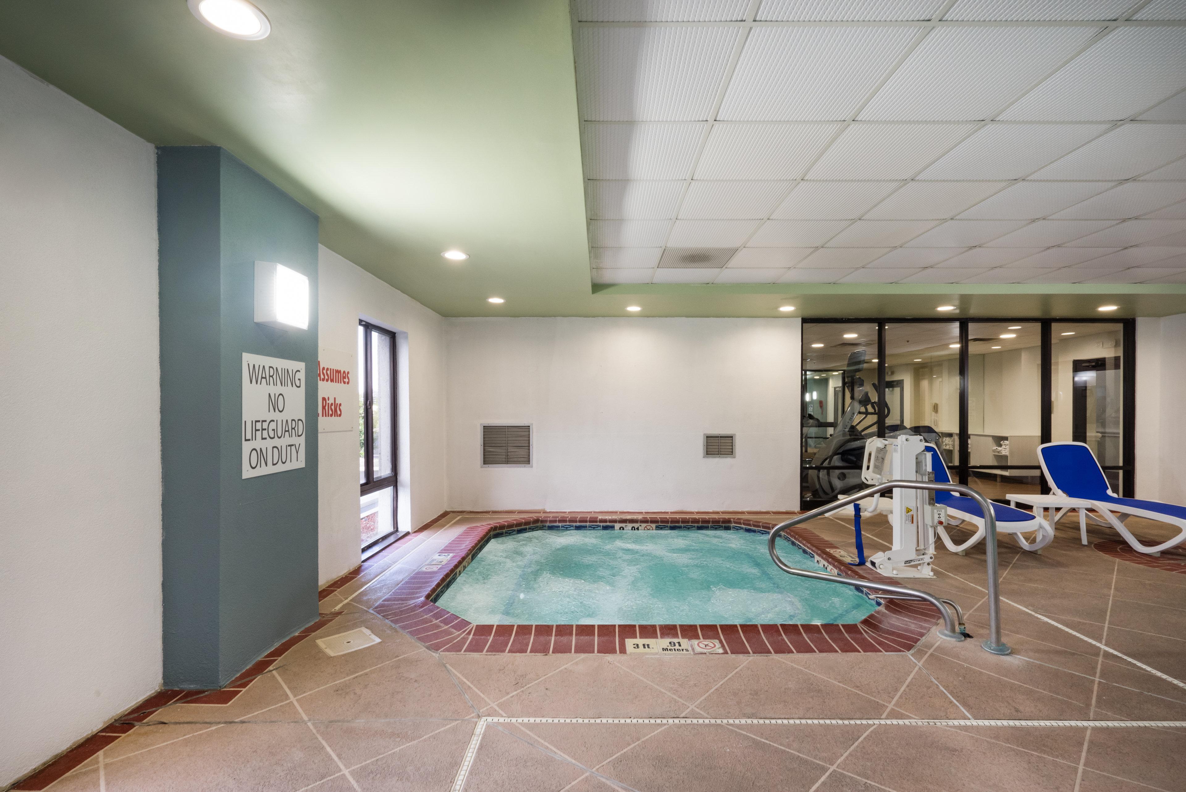 Holiday Inn Express Hotel & Suites Louisville East By Ihg Екстериор снимка