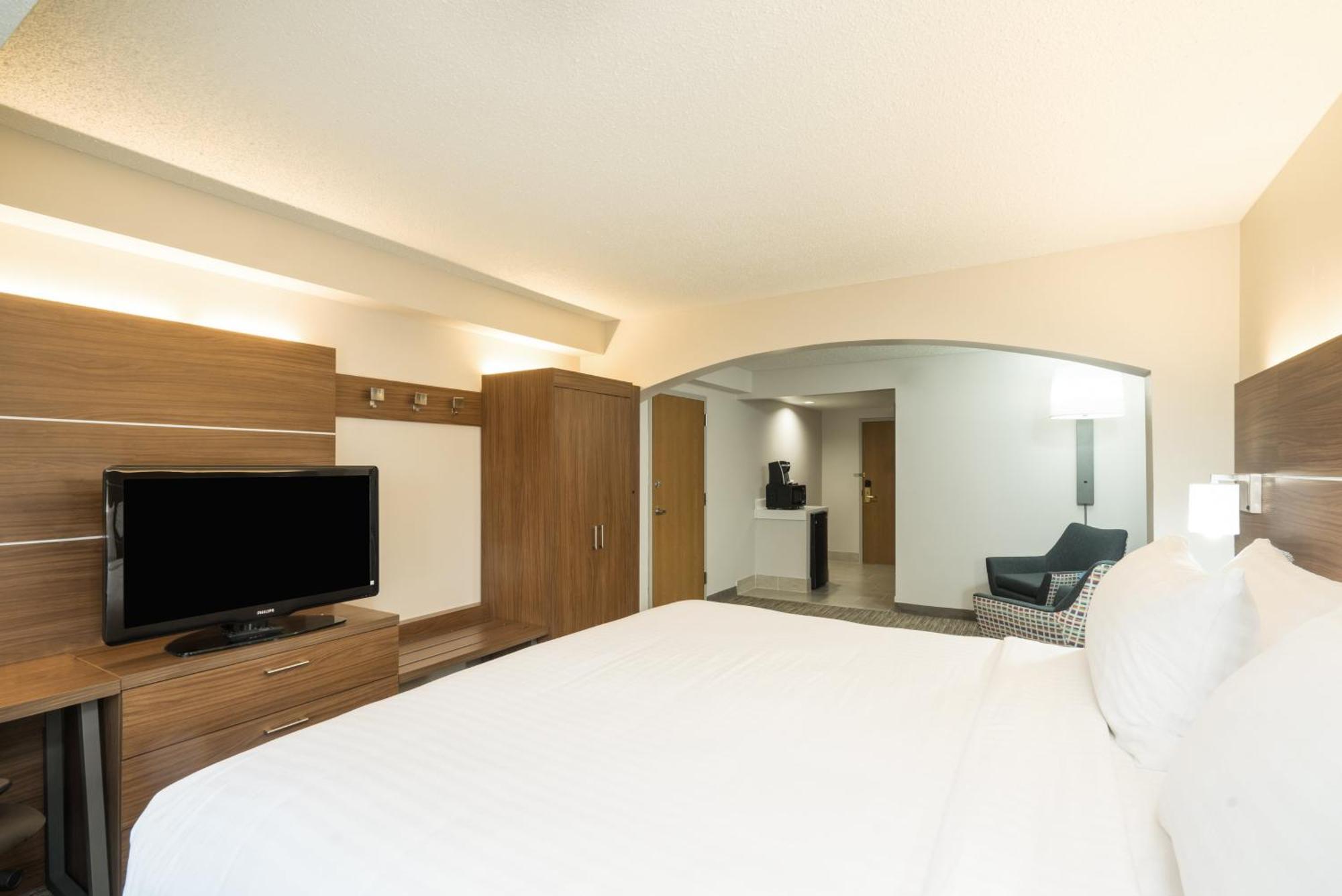 Holiday Inn Express Hotel & Suites Louisville East By Ihg Екстериор снимка