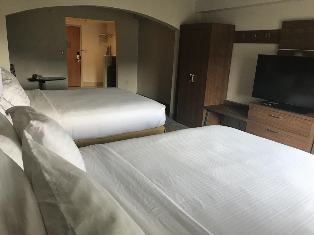 Holiday Inn Express Hotel & Suites Louisville East By Ihg Екстериор снимка