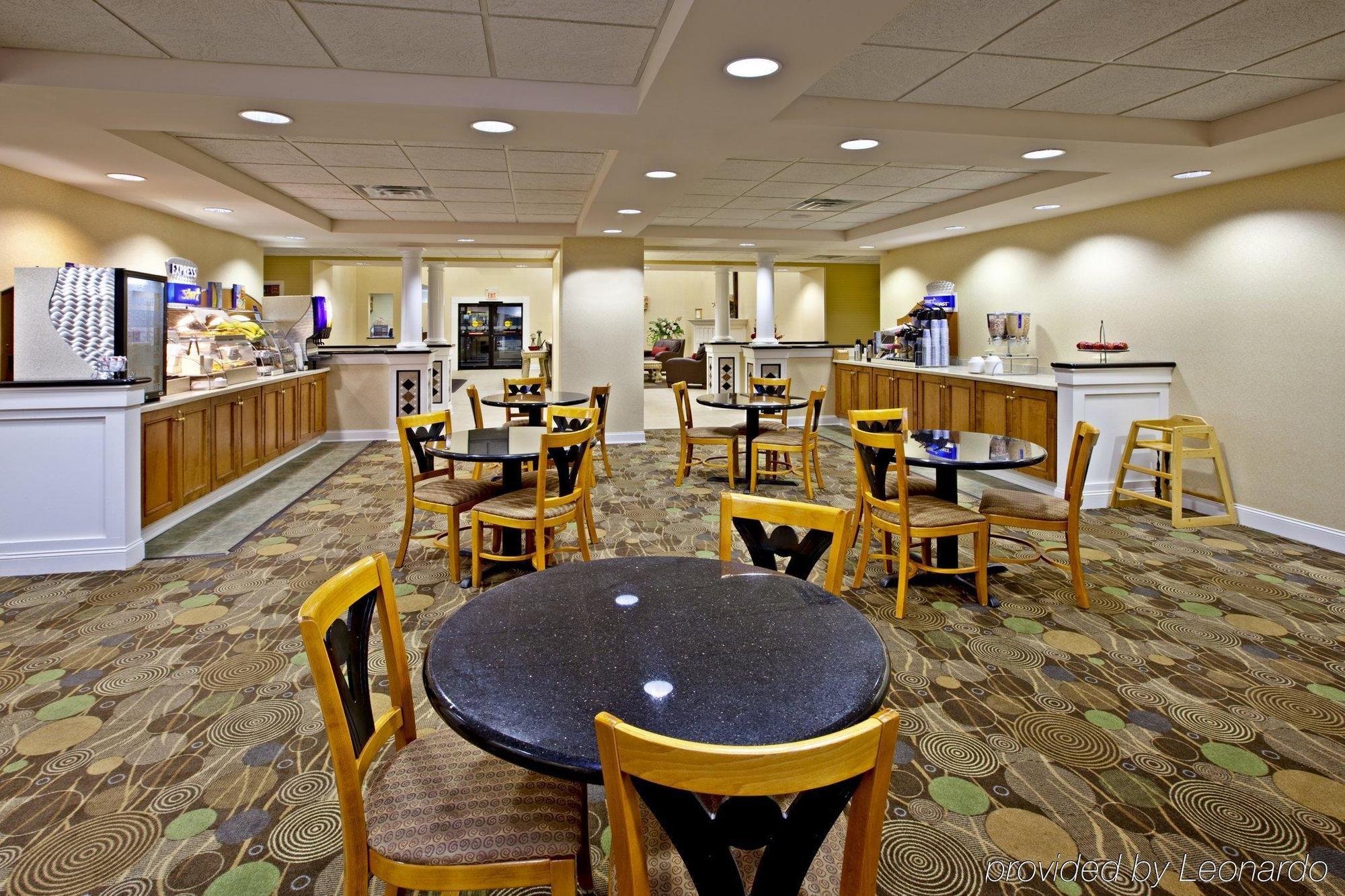 Holiday Inn Express Hotel & Suites Louisville East By Ihg Екстериор снимка