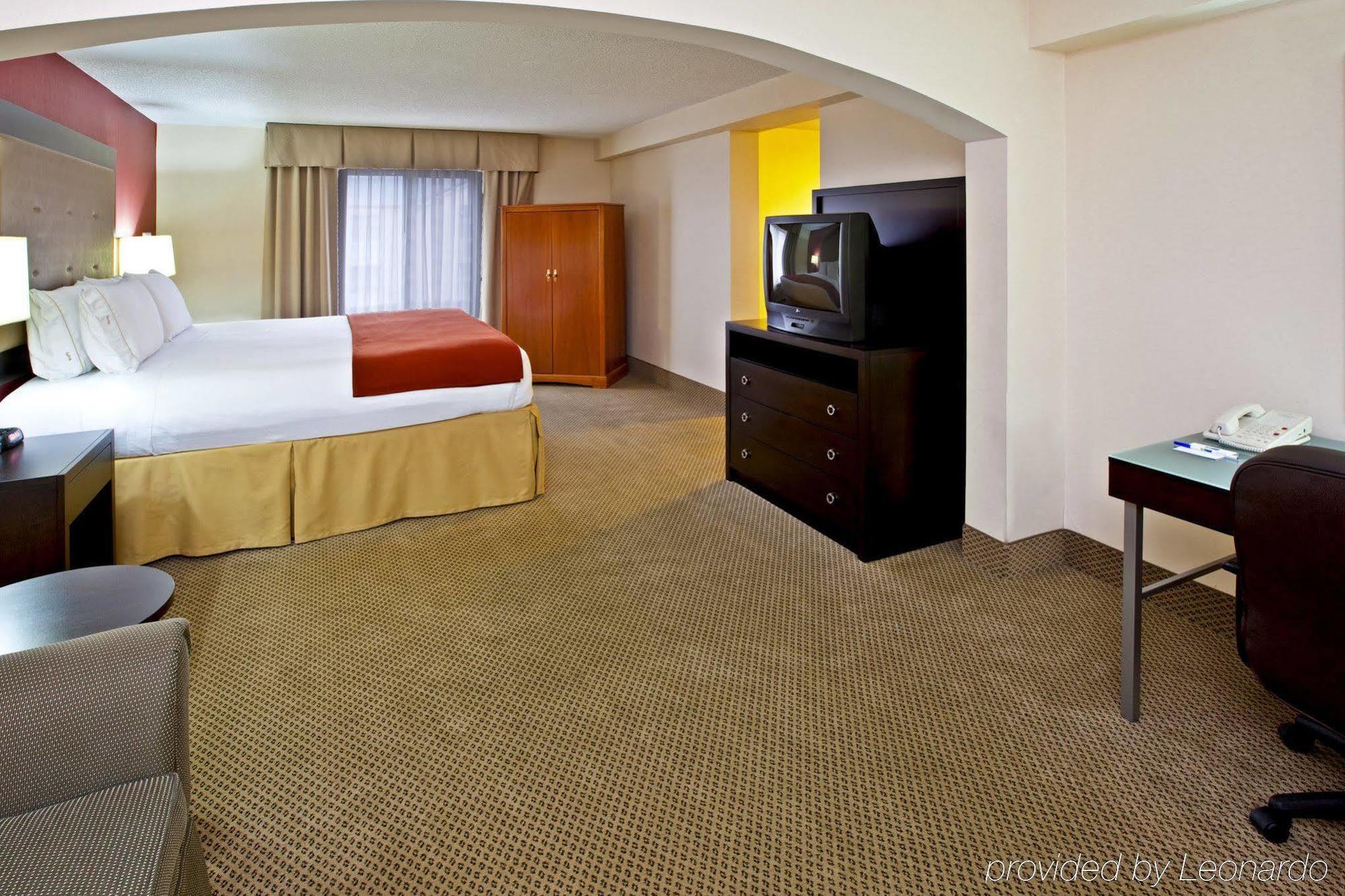 Holiday Inn Express Hotel & Suites Louisville East By Ihg Екстериор снимка