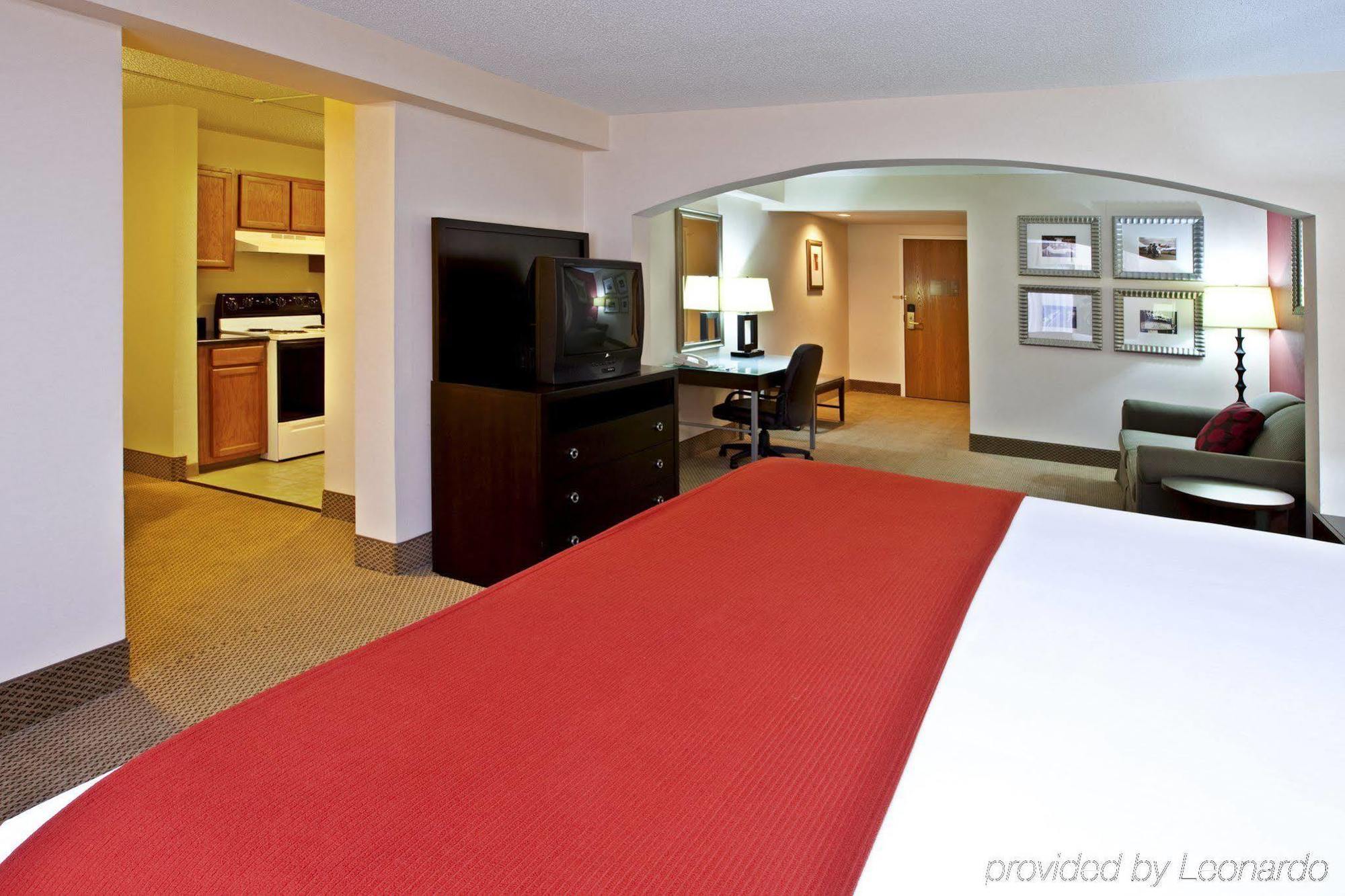 Holiday Inn Express Hotel & Suites Louisville East By Ihg Екстериор снимка
