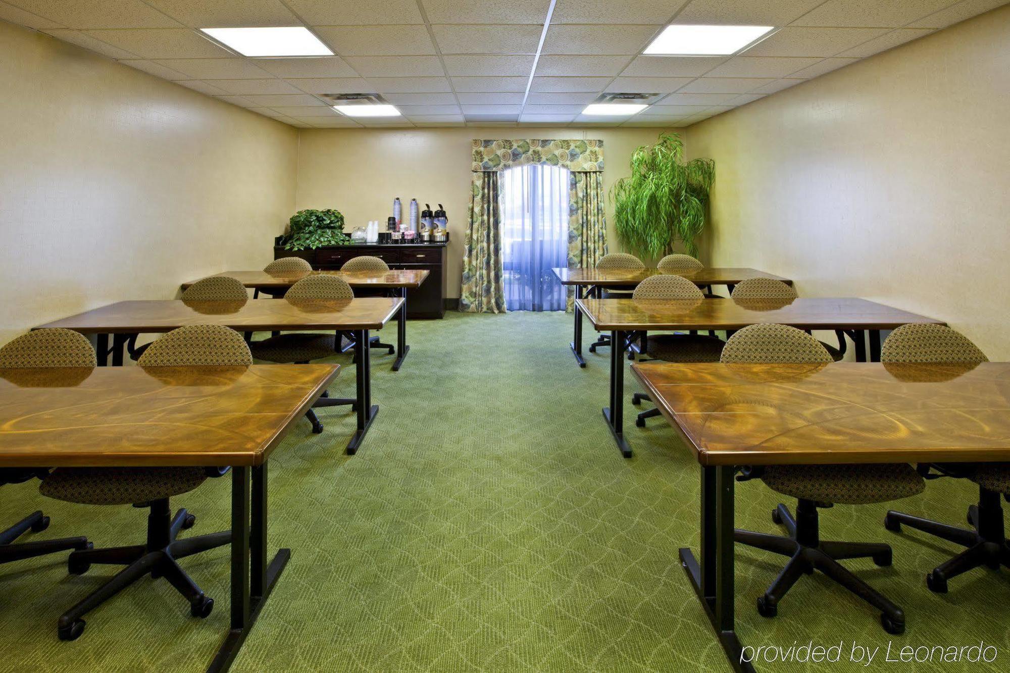 Holiday Inn Express Hotel & Suites Louisville East By Ihg Екстериор снимка